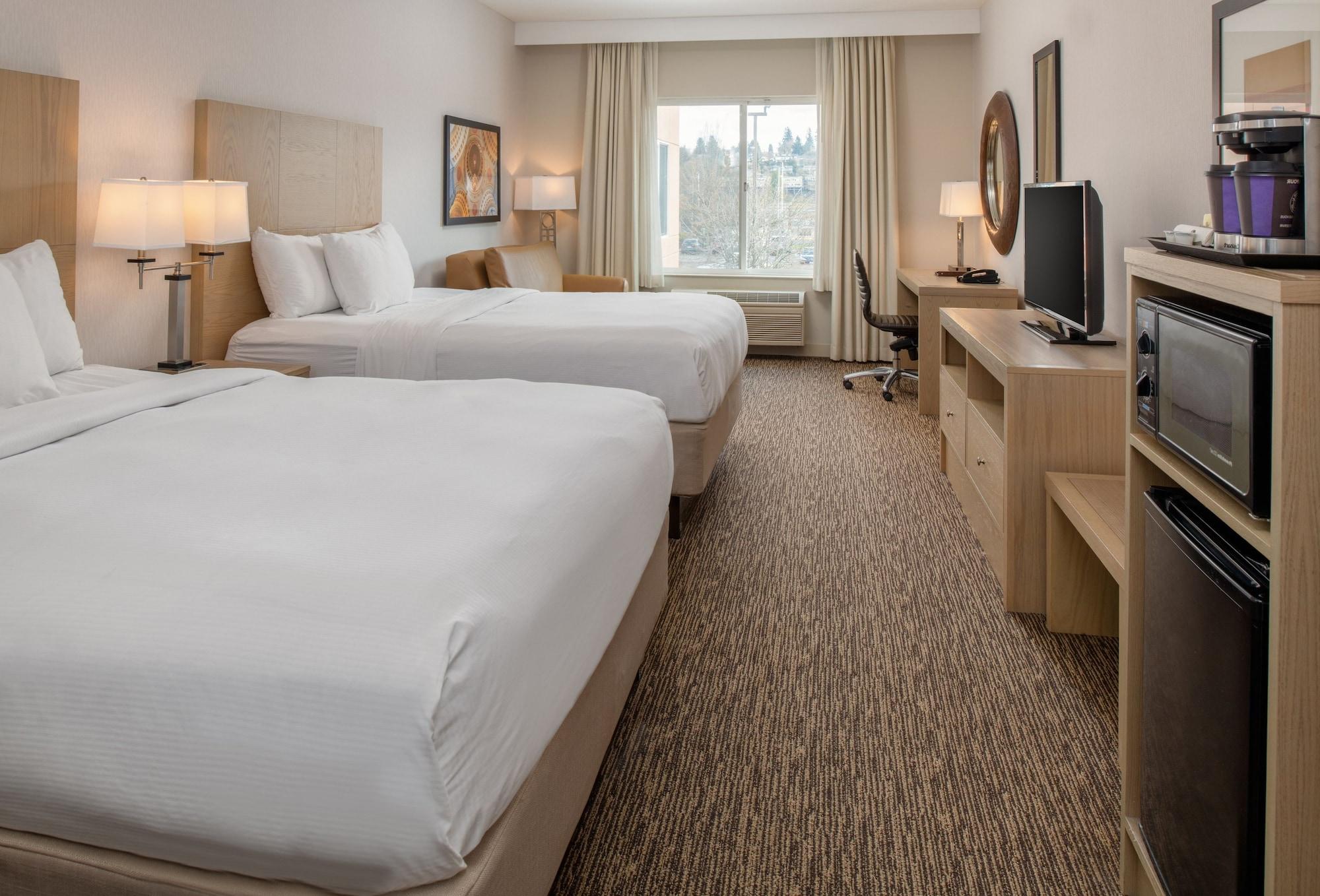 Отель Doubletree By Hilton Олимпия Экстерьер фото
