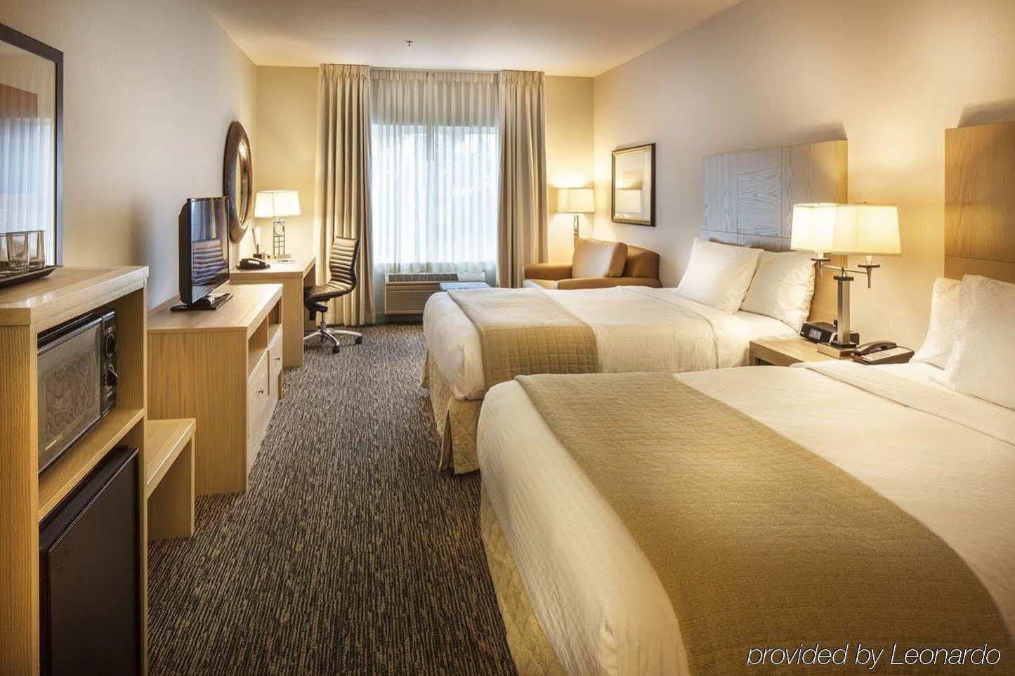 Отель Doubletree By Hilton Олимпия Экстерьер фото